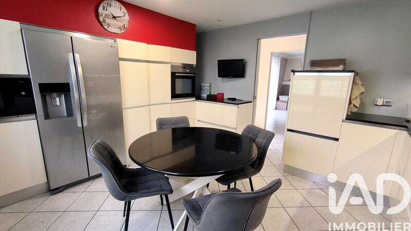 Maison - 227 m² - 8 pièces