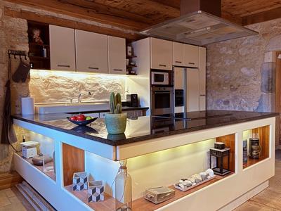 Maison - 203 m² - 8 pièces