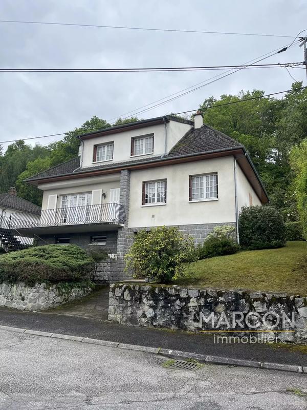 Maison - 186 m² - 10 pièces