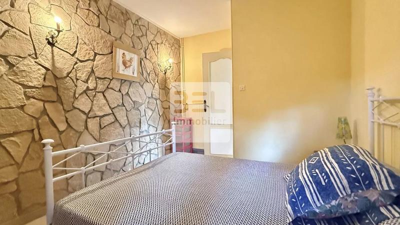 Villa - 100 m² - 5 pièces