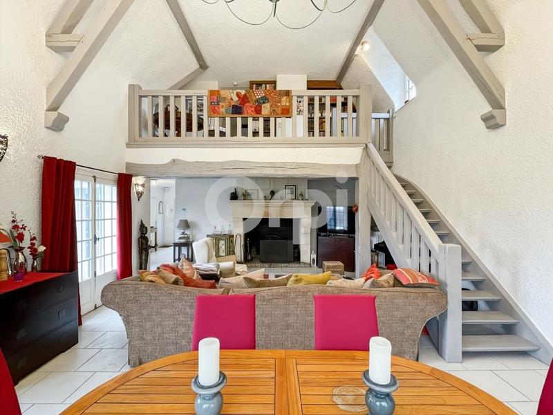 Maison - 231 m² - 8 pièces