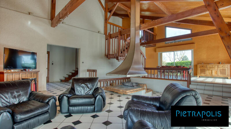 Maison - 300 m² - 9 pièces
