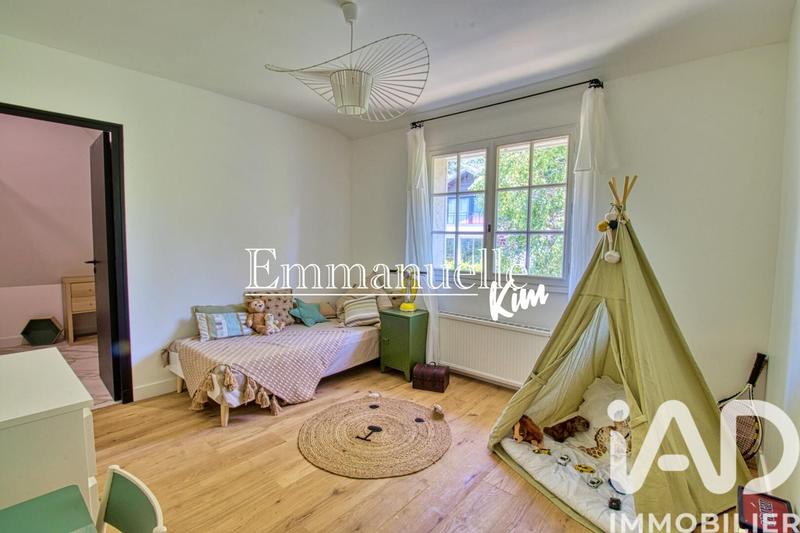 Maison - 270 m² - 10 pièces