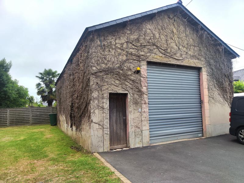 Maison - 305 m² - 9 pièces