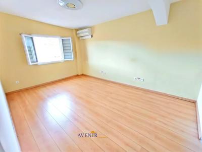 Bureau - 143 m² - 10 pièces