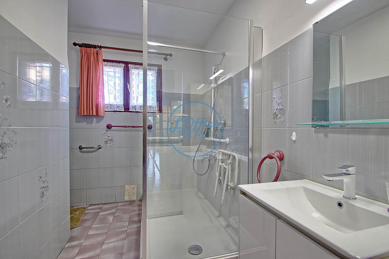 Maison - 200 m² - 8 pièces