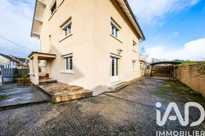 Maison - 221 m² - 7 pièces