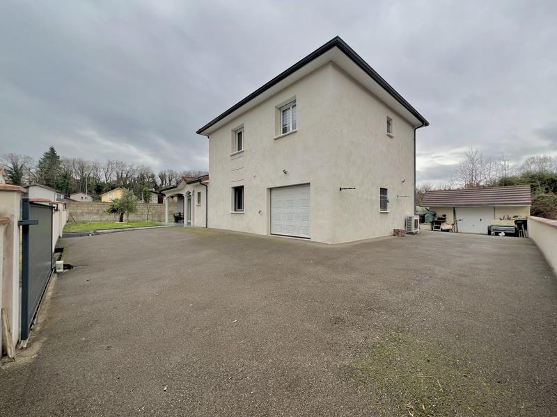 Maison - 140 m² - 5 pièces