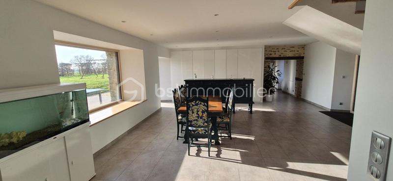 Maison en pierre - 275 m² - 8 pièces