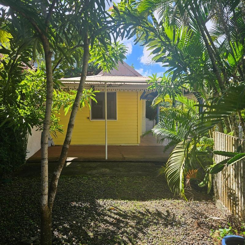 Maison - 221 m² - 8 pièces