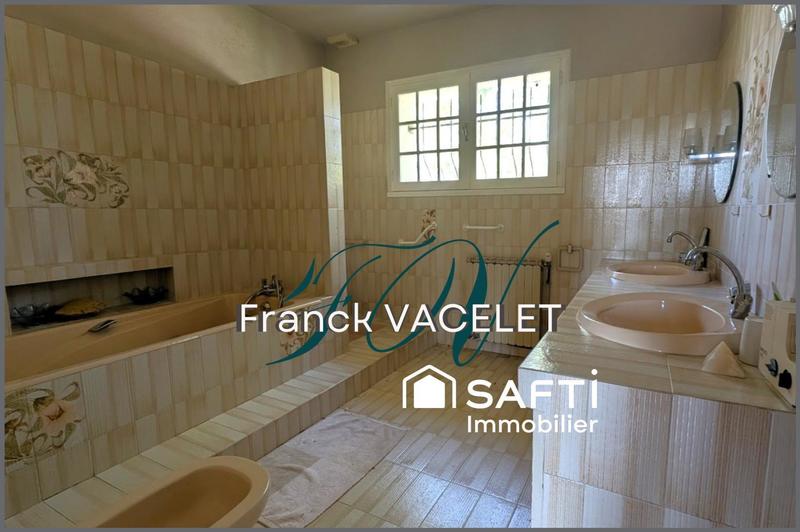 Villa - 250 m² - 8 pièces