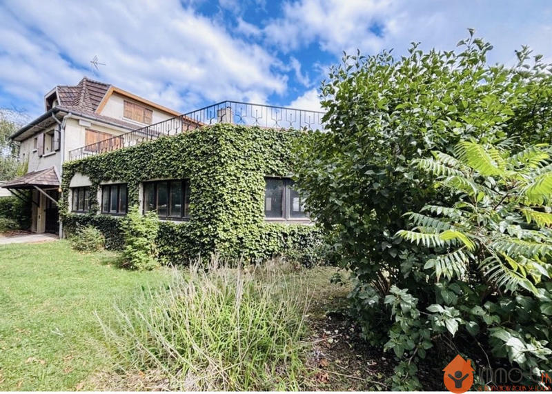 Maison - 400 m² - 6 pièces