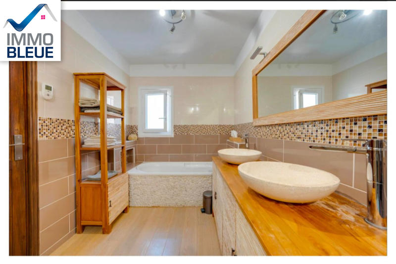 Maison - 240 m² - 5 pièces