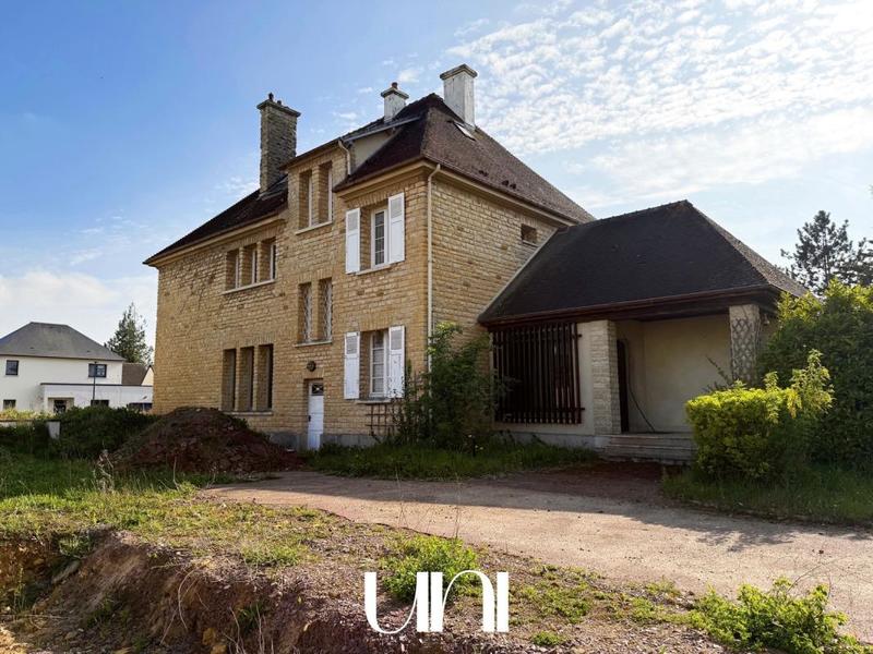 Maison - 325 m² - 10 pièces
