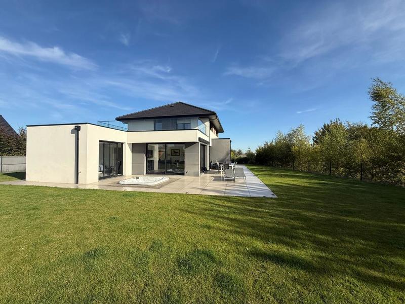 Maison - 190 m² - 5 pièces