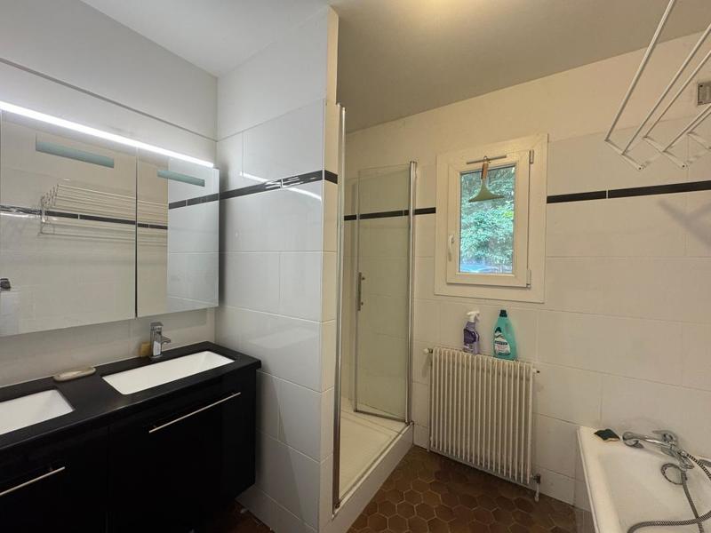 Maison - 218 m² - 9 pièces