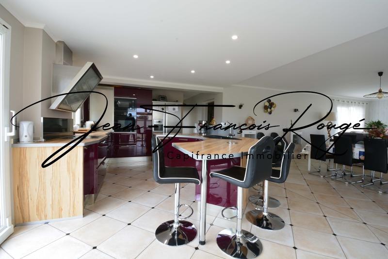 Maison - 235 m² - 9 pièces