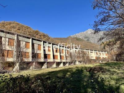 Maison - 1 550 m² - 50 pièces