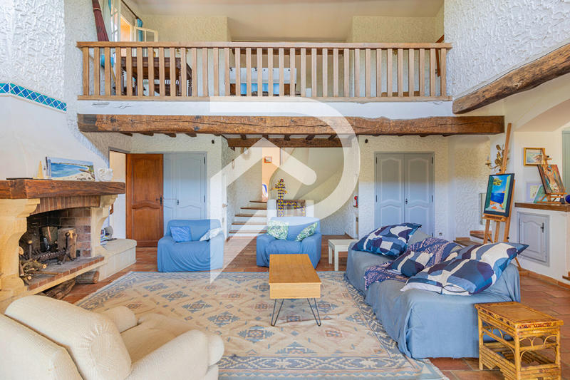 Maison - 380 m² - 10 pièces