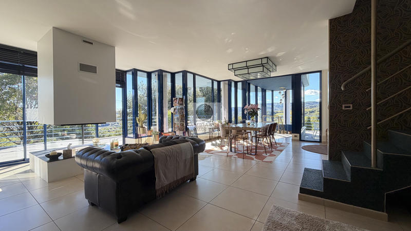 Maison - 258 m² - 7 pièces