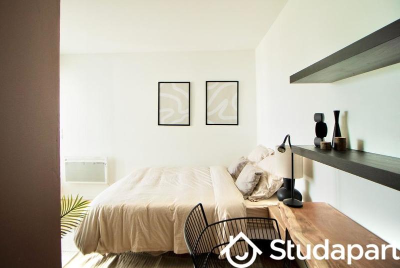 Chambre - 13 m² - 1 pièce