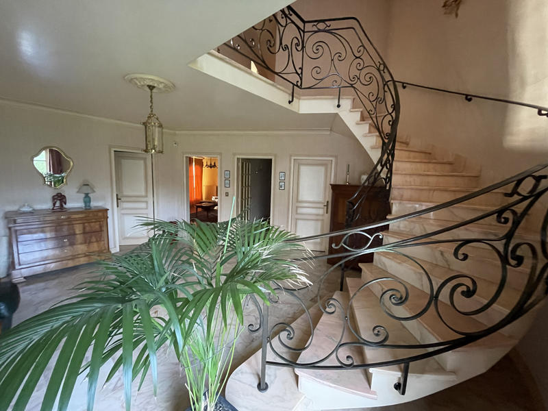 Maison - 300 m² - 12 pièces