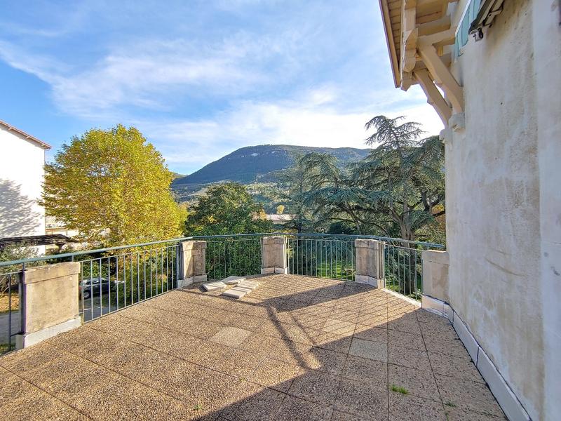 Maison de maîtres - 420 m² - 13 pièces