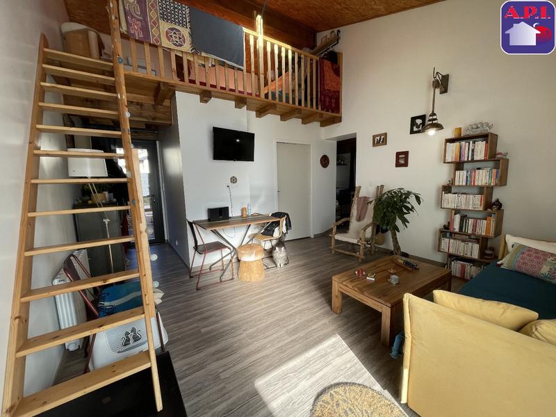 Propriété - 1 252 m² - 38 pièces