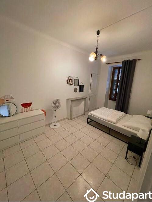 Chambre - 1 m² - 1 pièce