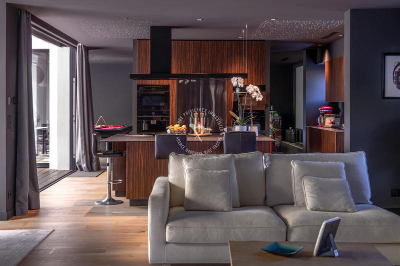 Maison contemporaine - 234 m² - 7 pièces