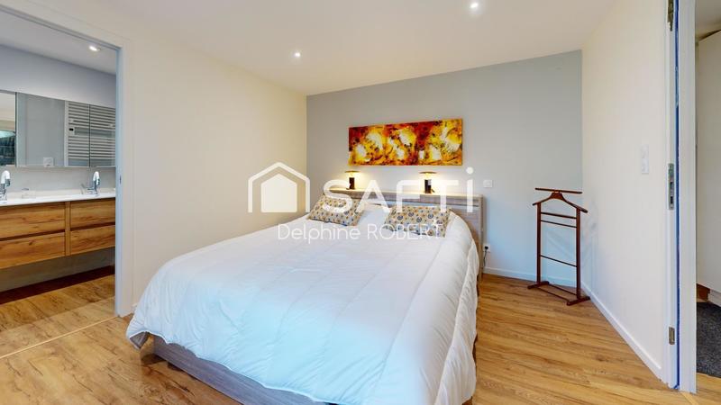 Maison - 275 m² - 8 pièces