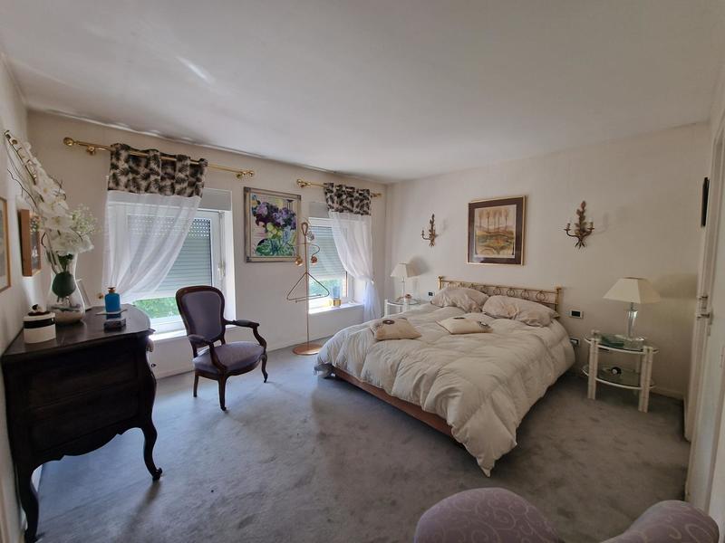 Maison - 380 m² - 9 pièces