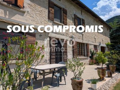 Maison - 180 m² - 7 pièces