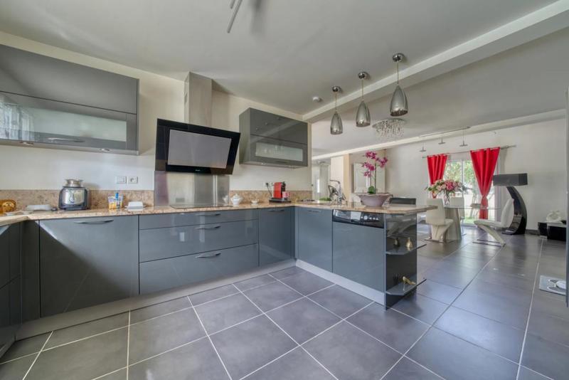 Maison - 180 m² - 7 pièces