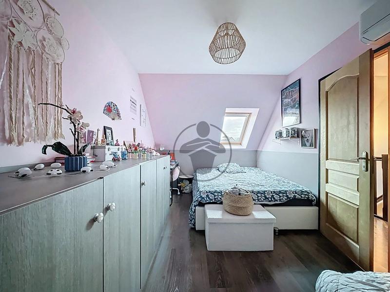 Maison - 90 m² - 5 pièces