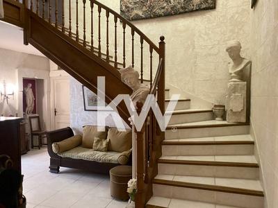 Propriété - 300 m² - 8 pièces