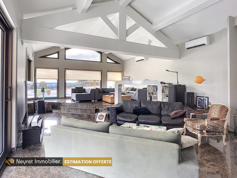 Maison - 370 m² - 10 pièces