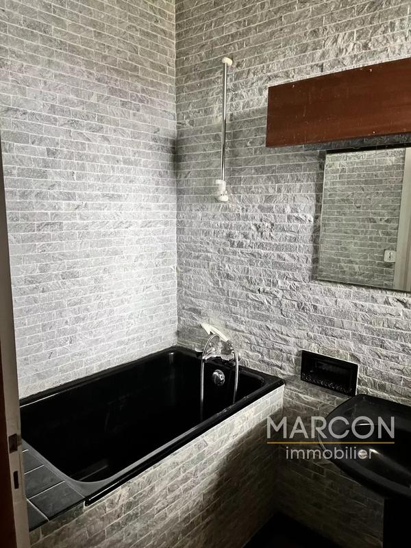 Maison - 265 m² - 10 pièces