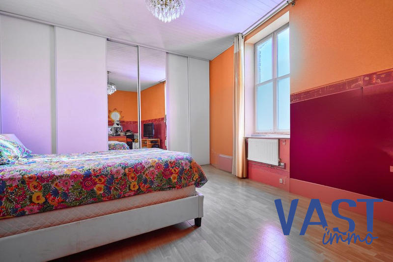 Maison - 185 m² - 8 pièces