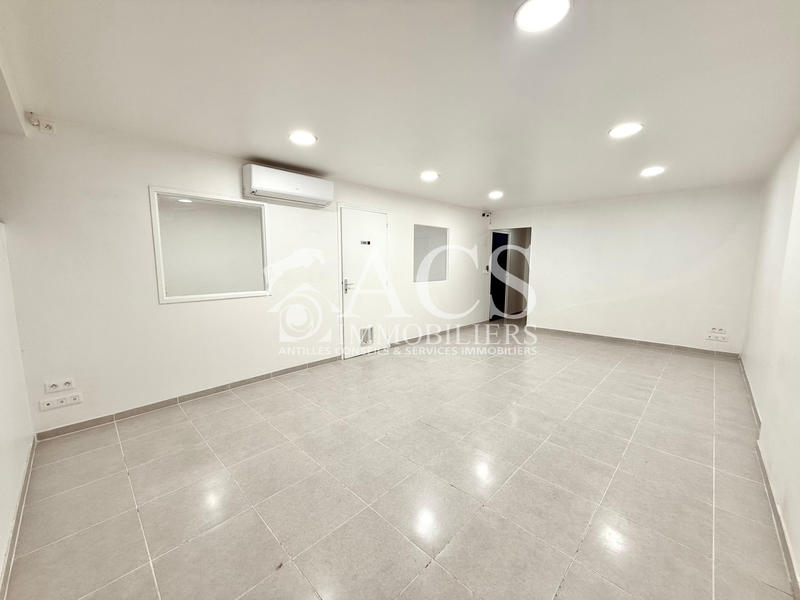 Bureau - 150 m² - 9 pièces