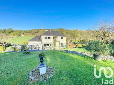 Maison - 208 m² - 9 pièces