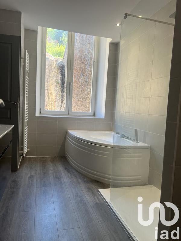 Maison - 225 m² - 8 pièces