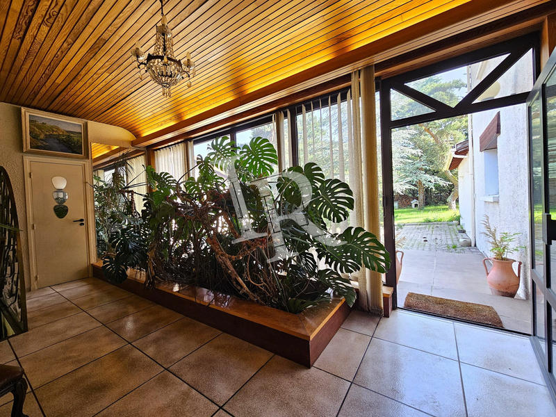Maison - 286 m² - 8 pièces