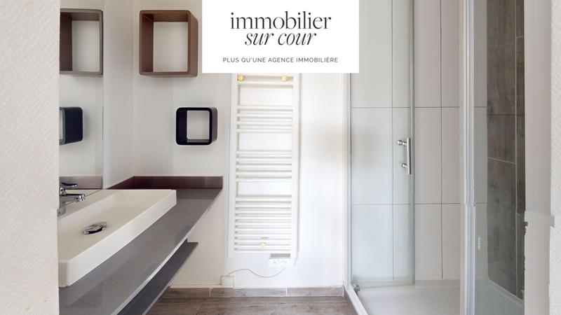 Local d'activité / Entrepôt - 326 m² - 20 pièces