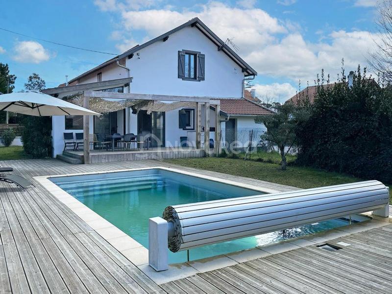 Maison - 169 m² - 8 pièces