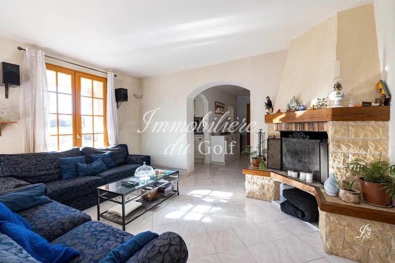 Maison - 213 m² - 12 pièces