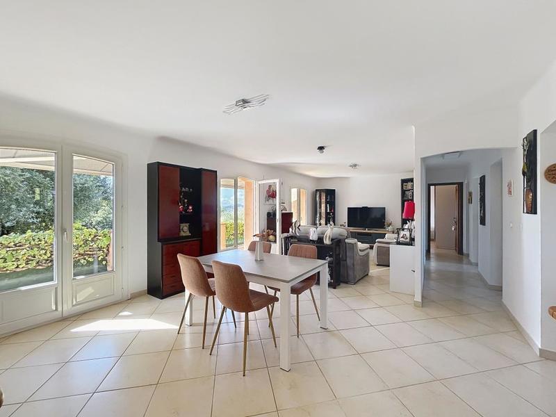 Appartement - 92 m² - 4 pièces