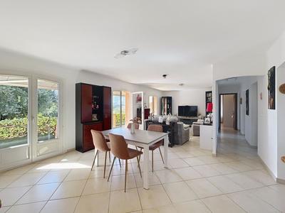 Appartement - 92 m² - 4 pièces