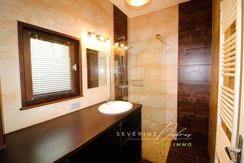 Maison traditionnelle - 140 m² - 8 pièces