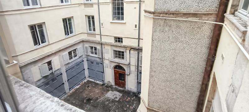 Appartement - 184 m² - 6 pièces